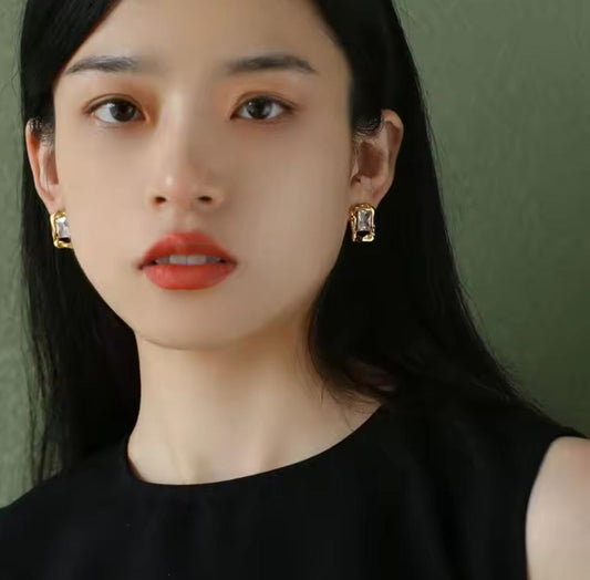 Gold Toned Crystal Stud Earrings – Elegant Sparkling