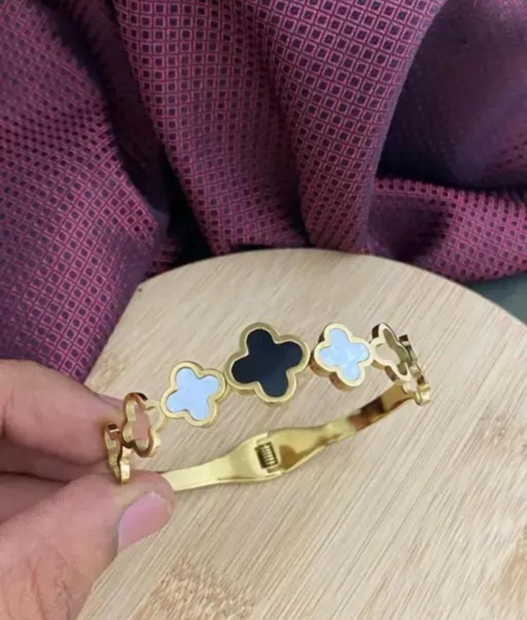 Elegant Black & White Gold Clover Anti-Tarnish Bracelet