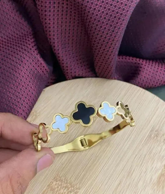 Elegant Black & White Gold Clover Anti-Tarnish Bracelet