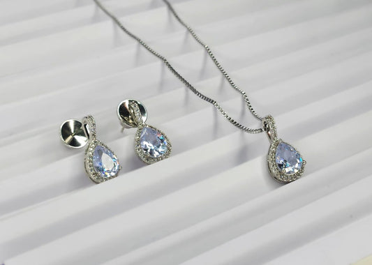 Elegant Teardrop Crystal Jewelry Set – Silver Tone
