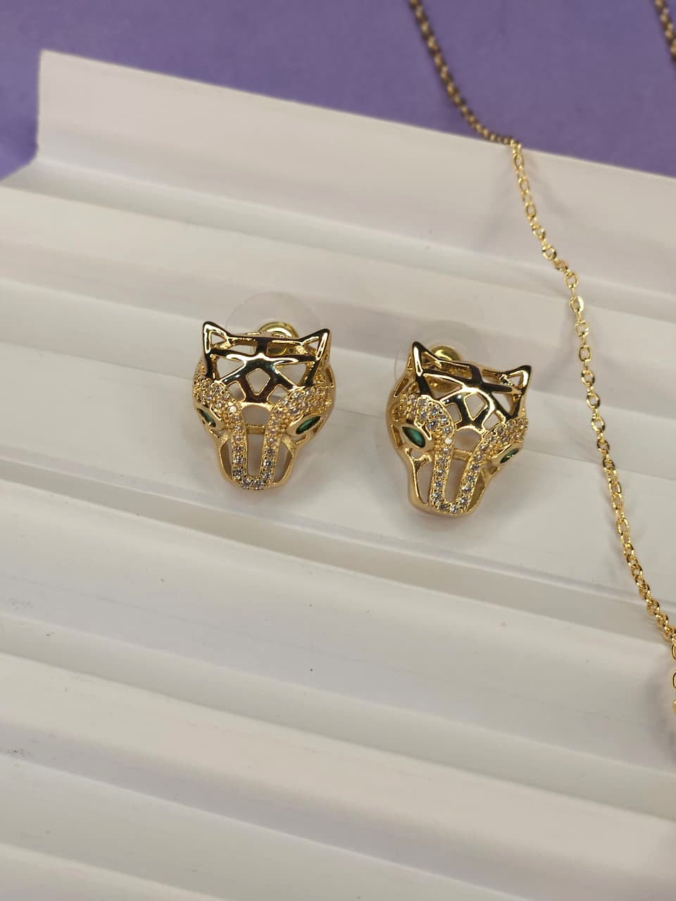 Naarivya Wild Luxe - Panther Pendant Set - Gold Tone
