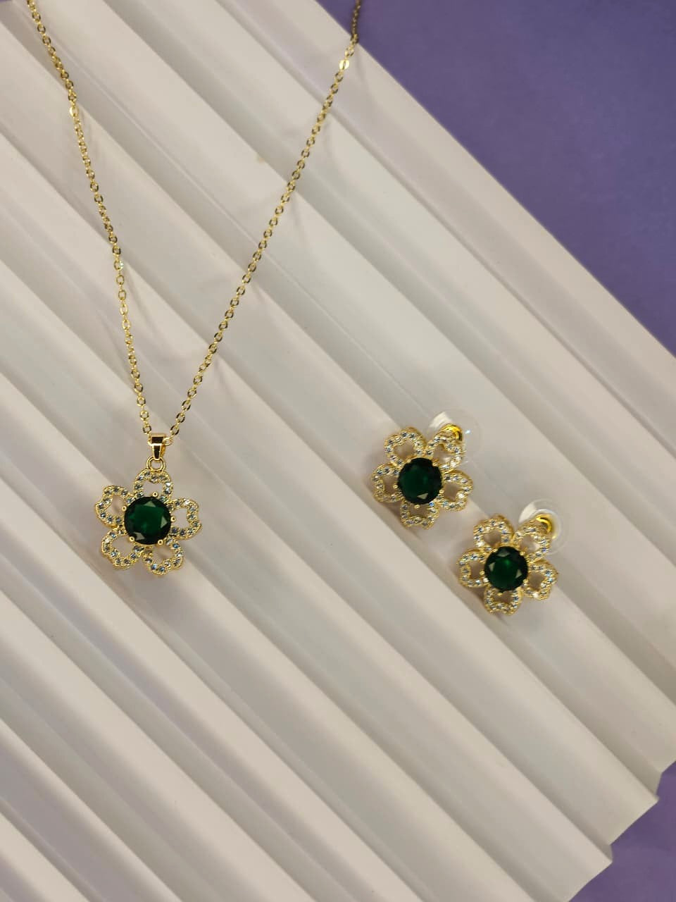 Emerald Blossom Floral Jewelry Set - Gold Tone