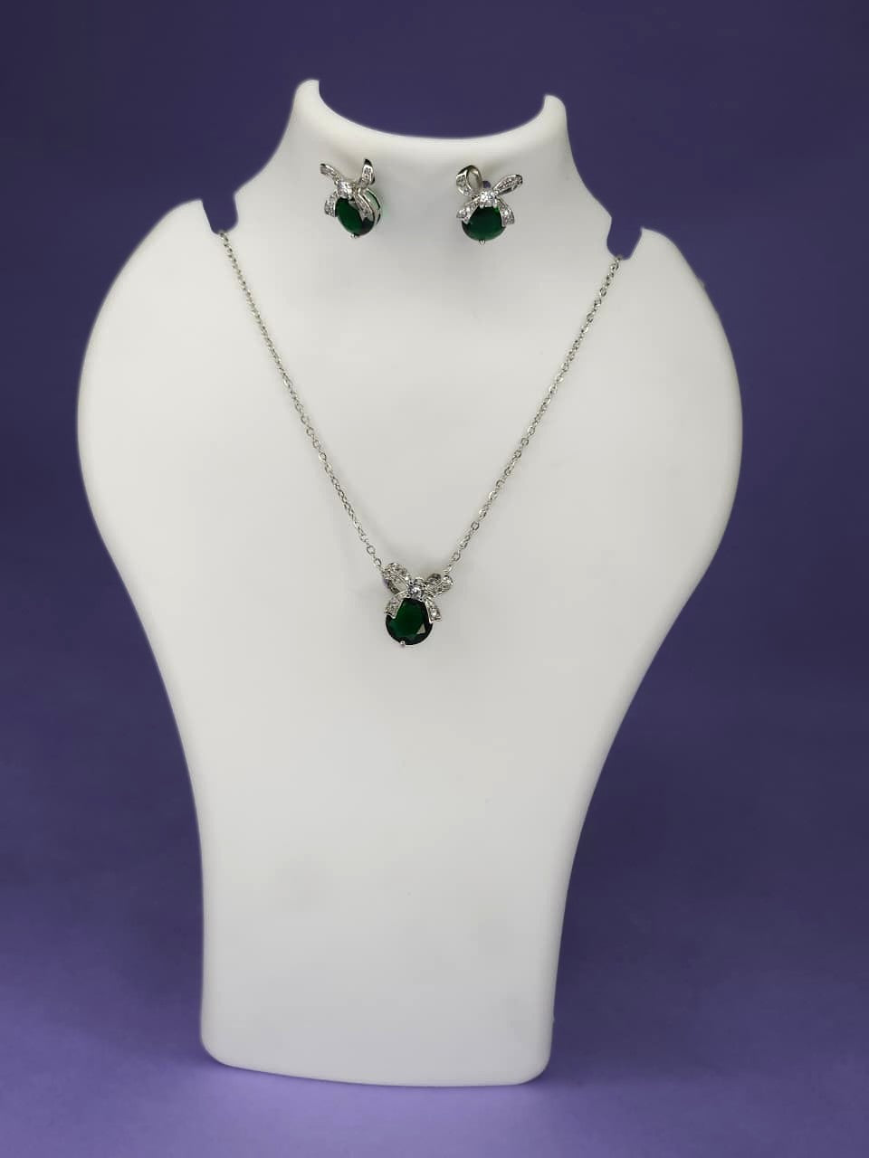 Emerald Bow Elegance Jewelry Set - Silver Tone